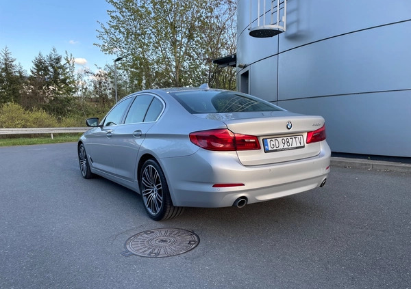 BMW Seria 5 cena 99500 przebieg: 136000, rok produkcji 2017 z Gdańsk małe 211
